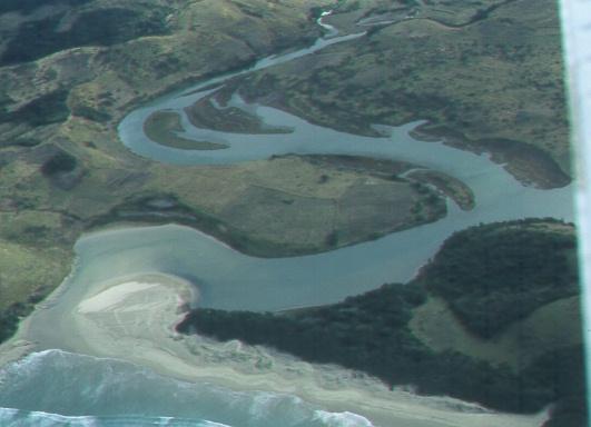 Lwandile and Lwandilana are mirror estuaries but as the suffix "-lana" implies, Llwandilana is smaller. The Lwandile lost its prawn population due to flooding that occurred in April 1998.